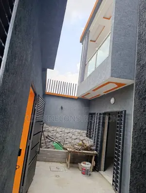 3chbre Villa dans Cocody à Vendre