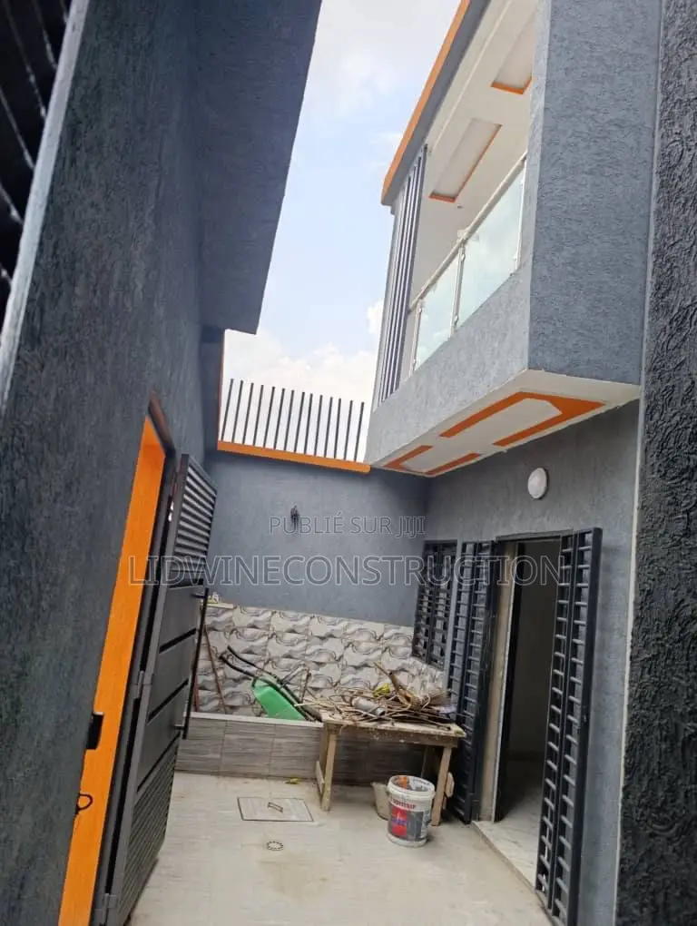 3chbre Villa dans Cocody à Vendre