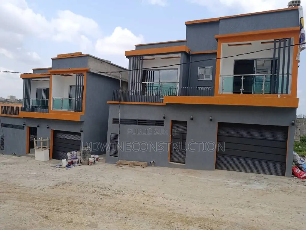 3chbre Villa dans Cocody à Vendre