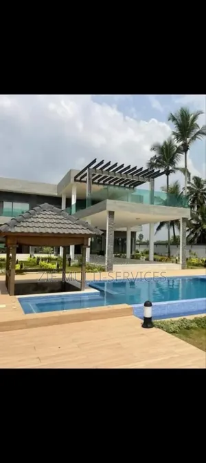 Meublé 10chbre Duplex dans Zié Multi-Service, Grand-Bassam à Vendre
