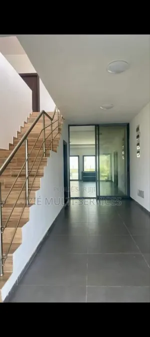 Meublé 10chbre Duplex dans Zié Multi-Service, Grand-Bassam à Vendre