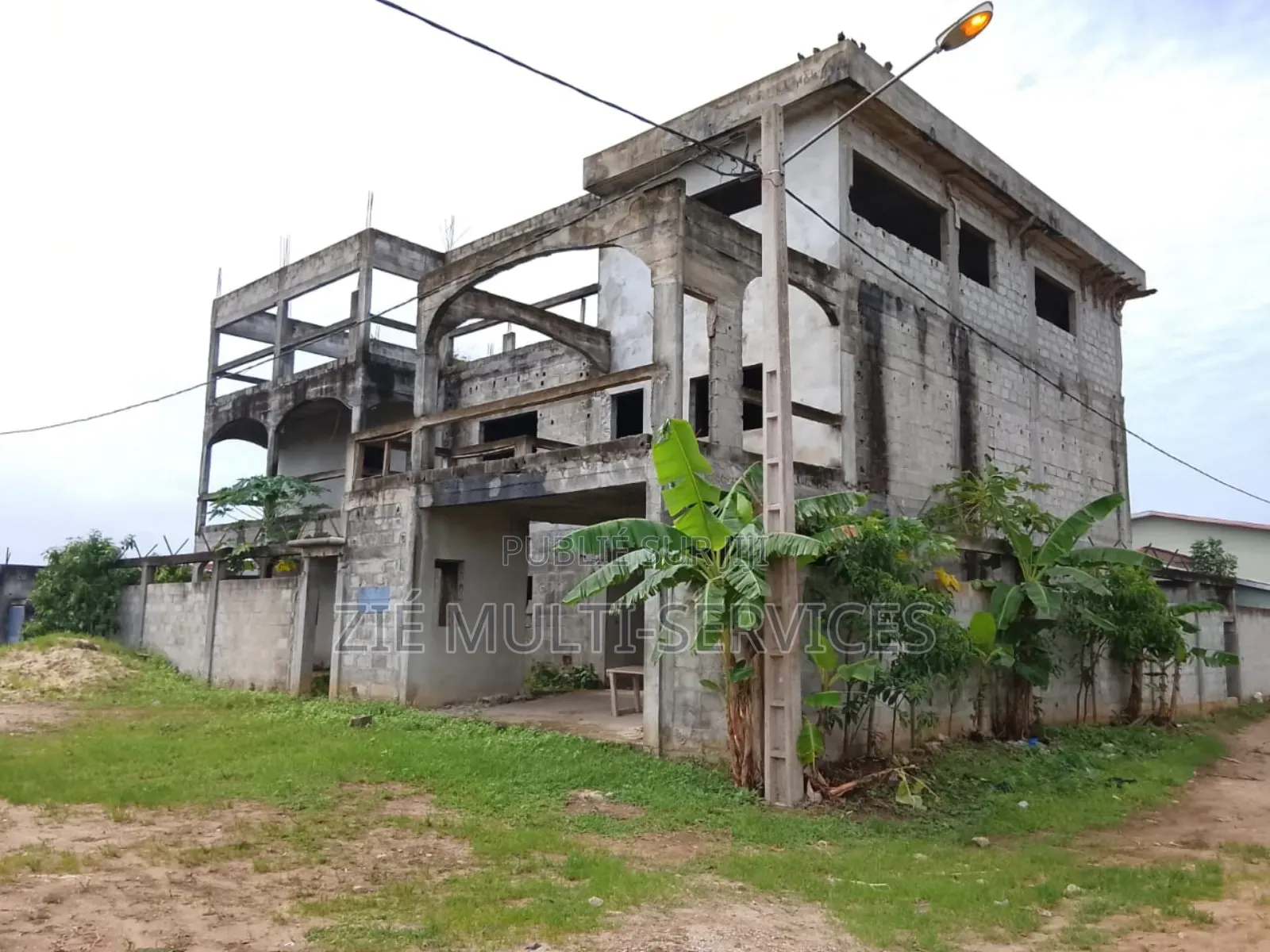 8chbre Duplex dans Zié Multi-Service, Bingerville à Vendre