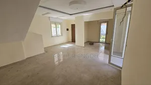 3chbre Duplex dans Arthur Angoh, Grand-Bassam à Louer
