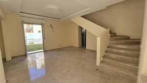 3chbre Duplex dans Arthur Angoh, Grand-Bassam à Louer