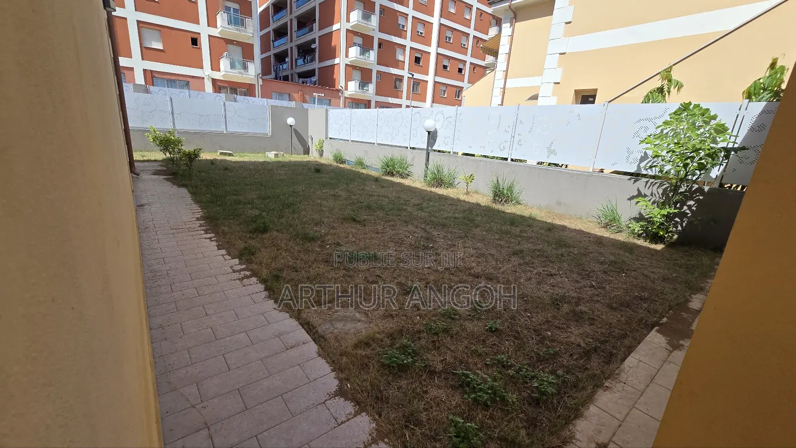 3chbre Duplex dans Arthur Angoh, Grand-Bassam à Louer