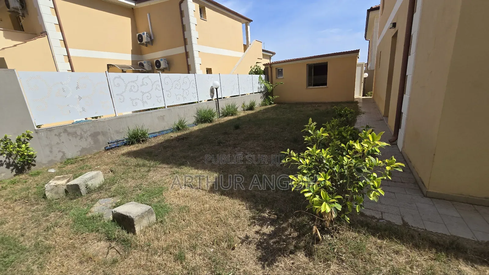 3chbre Duplex dans Arthur Angoh, Grand-Bassam à Louer