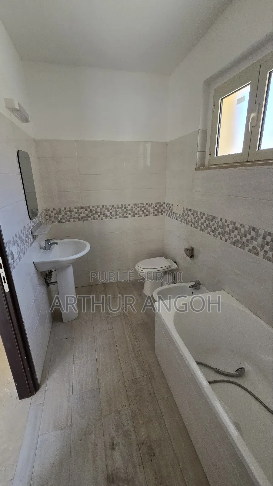 3chbre Duplex dans Arthur Angoh, Grand-Bassam à Louer