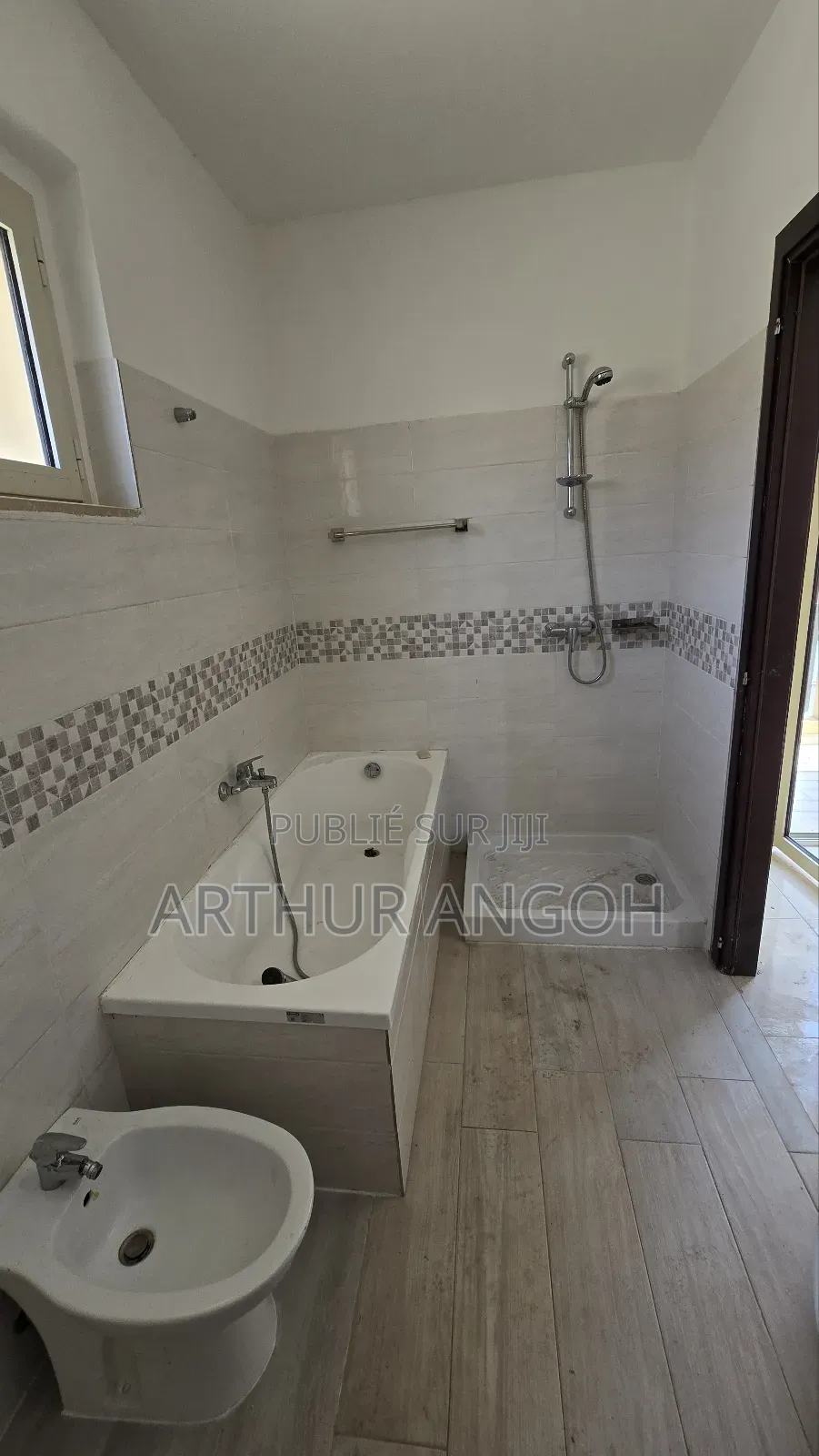 3chbre Duplex dans Arthur Angoh, Grand-Bassam à Louer