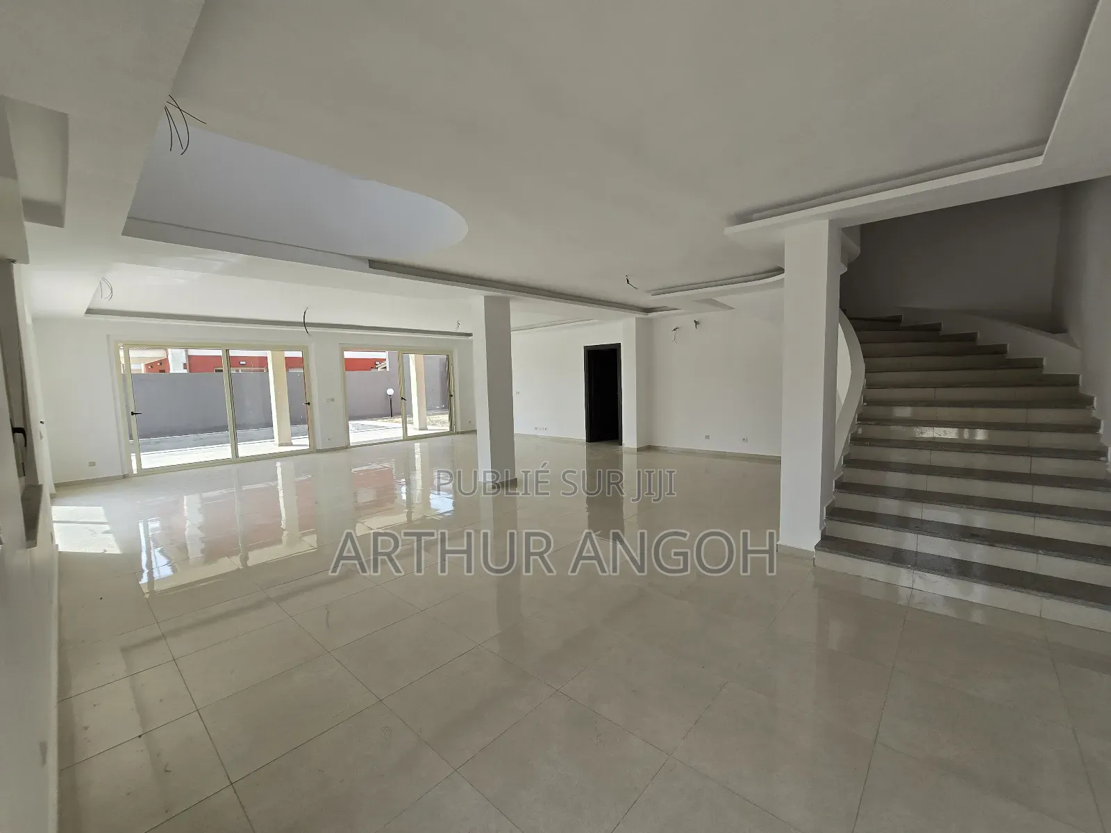 6chbre Duplex dans Arthur Angoh, Grand-Bassam à Louer