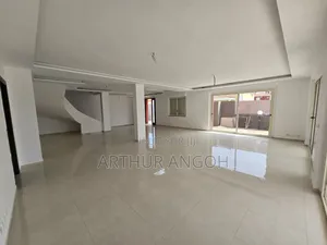 6chbre Duplex dans Arthur Angoh, Grand-Bassam à Louer