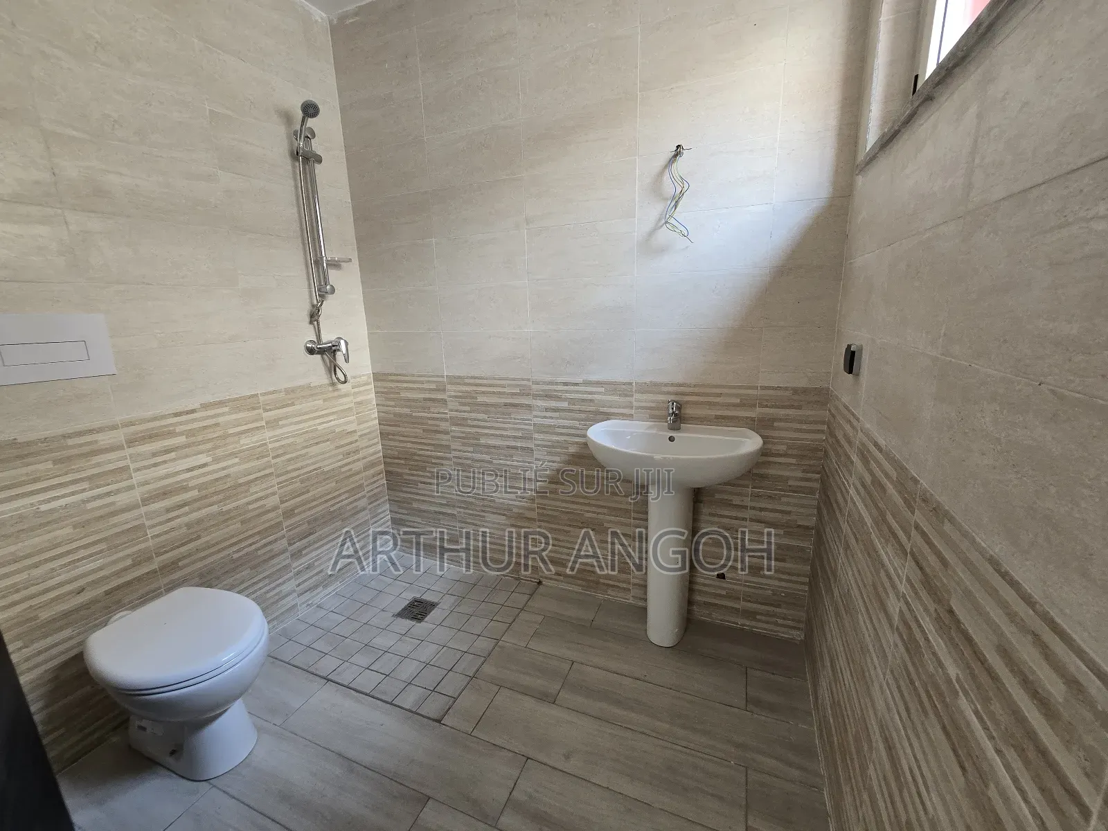 6chbre Duplex dans Arthur Angoh, Grand-Bassam à Louer