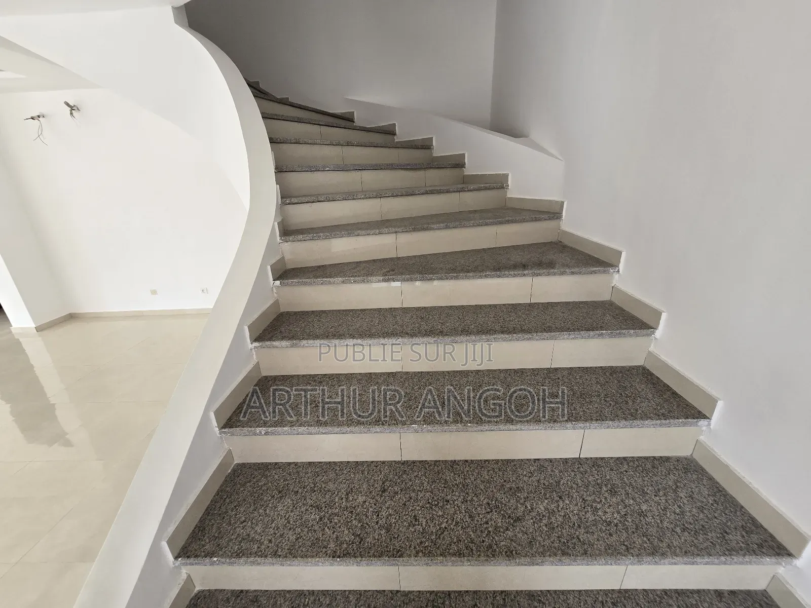 6chbre Duplex dans Arthur Angoh, Grand-Bassam à Louer