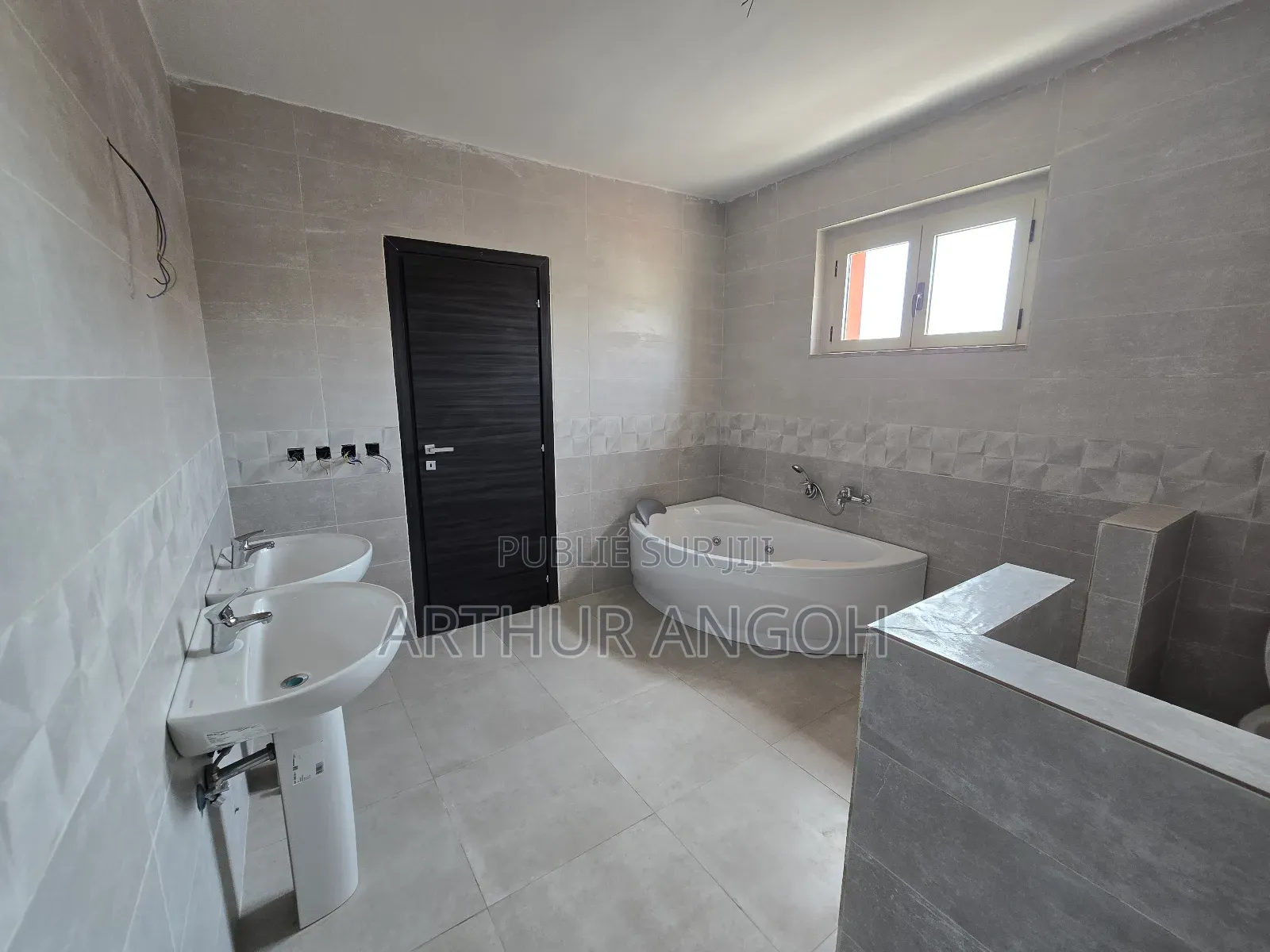 6chbre Duplex dans Arthur Angoh, Grand-Bassam à Louer