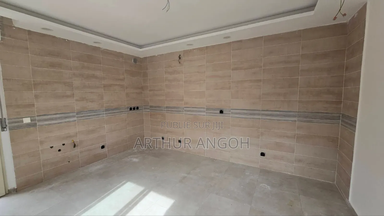 6chbre Duplex dans Arthur Angoh, Grand-Bassam à Louer