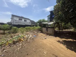 Vente Terrain Commercial 900 M2 À Cocody 7e Tranche