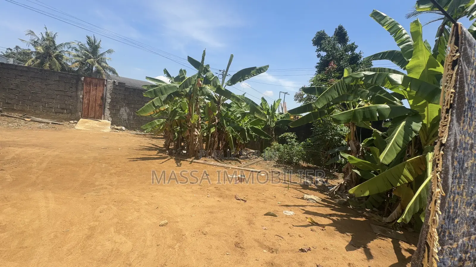 Vente Terrain Commercial 900 M2 À Cocody 7e Tranche