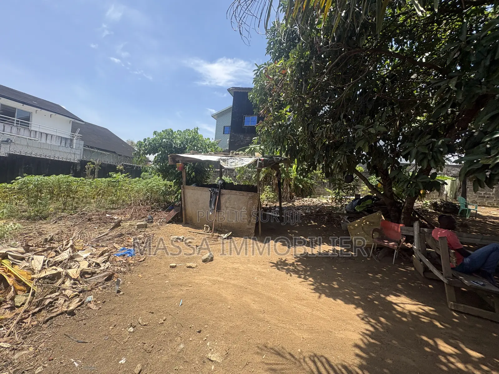 Vente Terrain Commercial 900 M2 À Cocody 7e Tranche