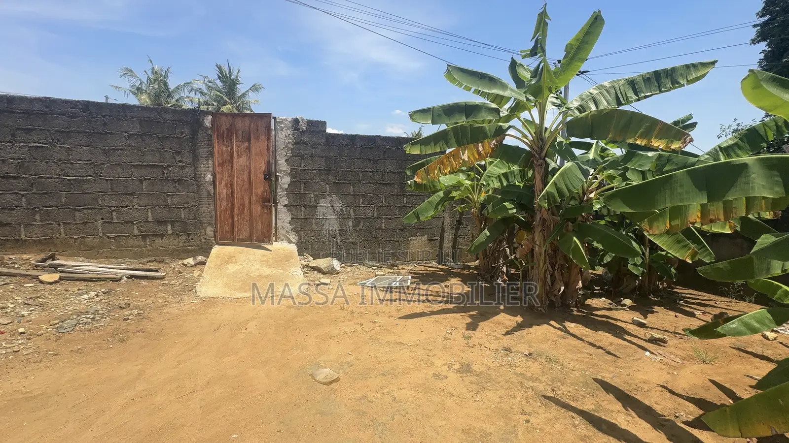 Vente Terrain Commercial 900 M2 À Cocody 7e Tranche
