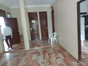 Meublé 5chbre Appartement-terrasse dans Villa Duplex, Cocody à Vendre