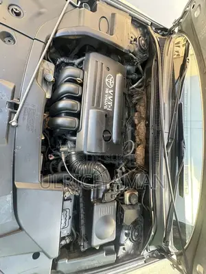 Toyota Avensis 2018 Gris