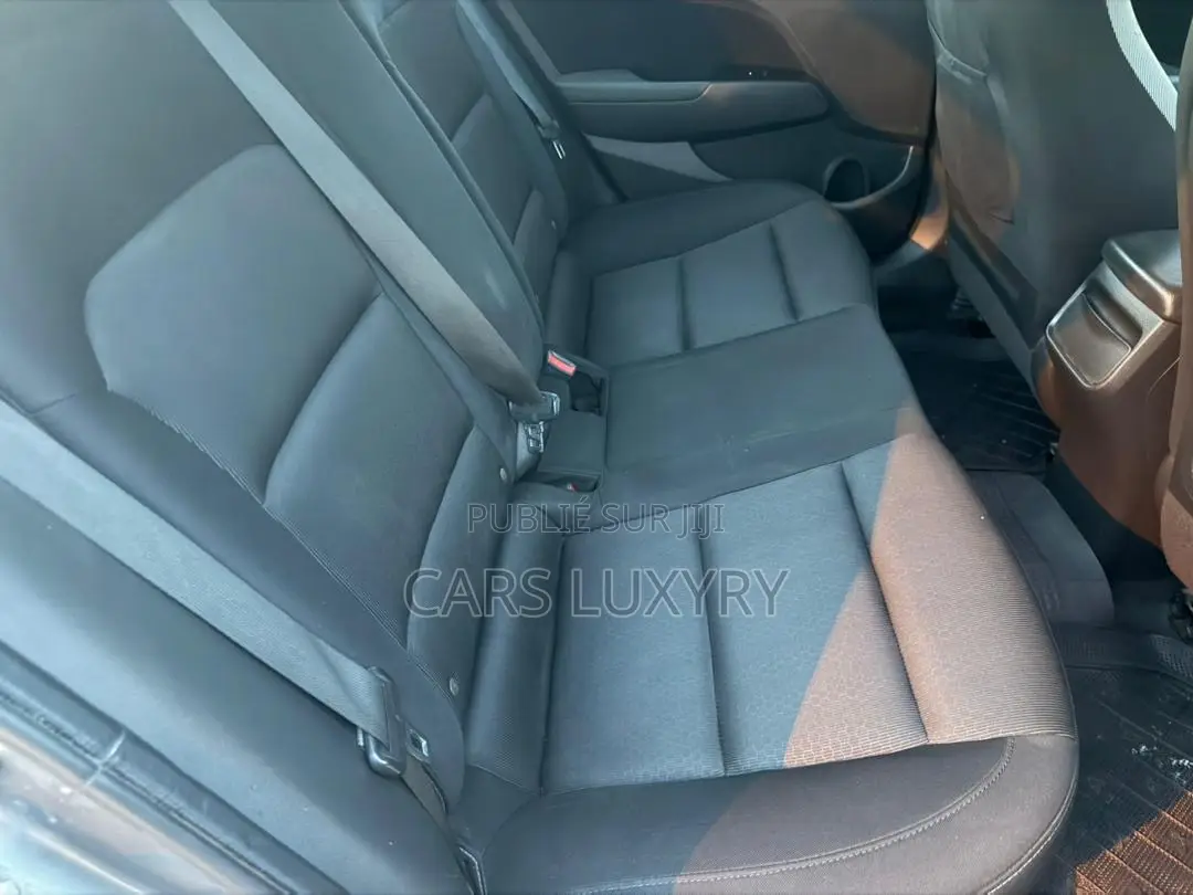 Hyundai Elantra ECO Sedan FWD (1.4L 4cyl 7A) 2017 Gris