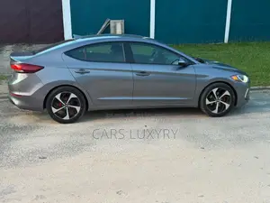 Hyundai Elantra ECO Sedan FWD (1.4L 4cyl 7A) 2017 Gris