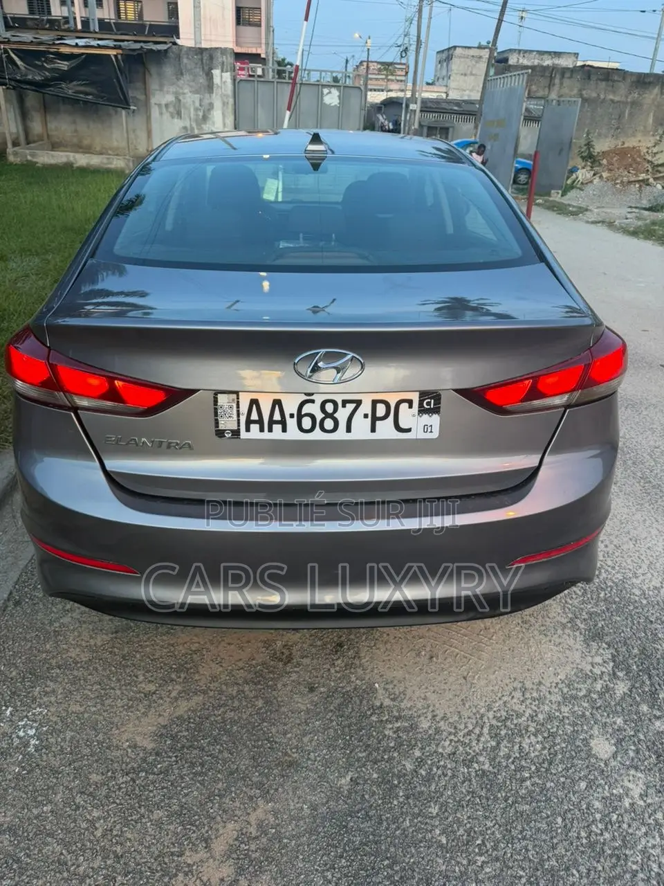 Hyundai Elantra ECO Sedan FWD (1.4L 4cyl 7A) 2017 Gris