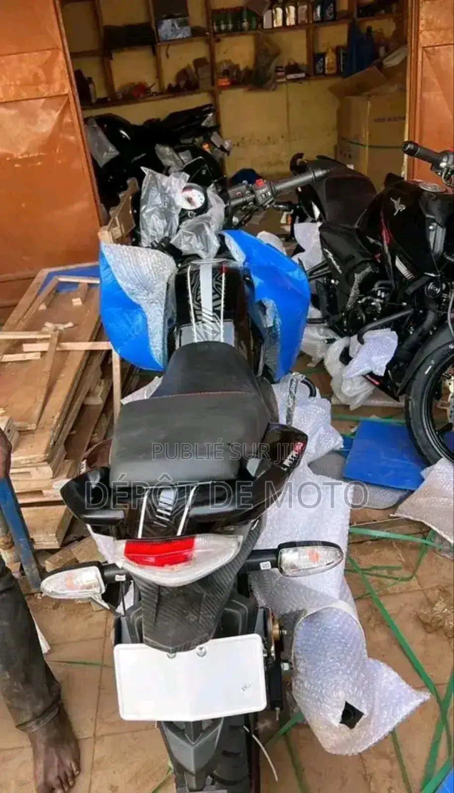 Nouveau TVS Apache 180 RTR 2025 Autre