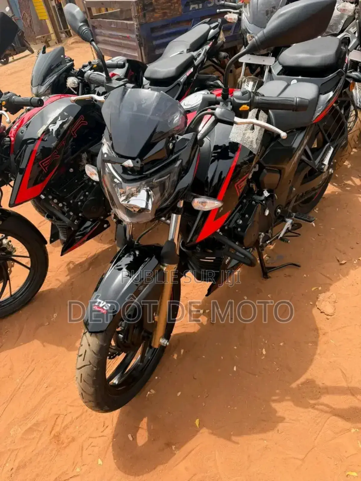 Nouveau TVS Apache 180 RTR 2025 Noir