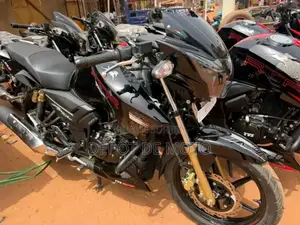 Nouveau TVS Apache 180 RTR 2025 Noir
