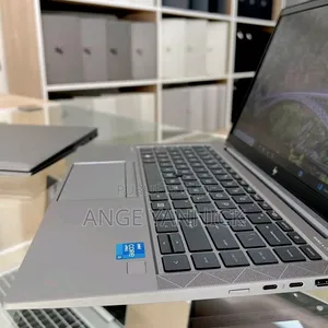 Nouveau HP ZBook Firefly G8 16GB Intel Core i5 SSD 512GB