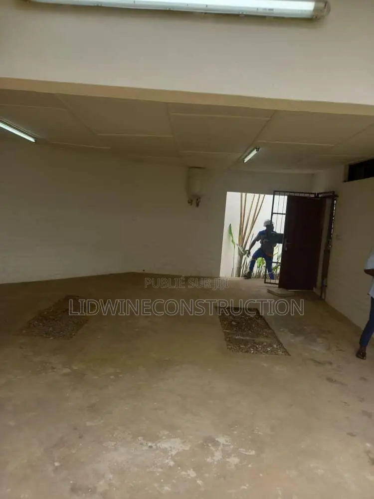 3chbre Villa dans Deux Plateaux à Vendre