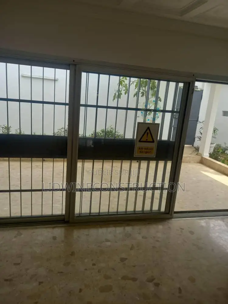 3chbre Villa dans Deux Plateaux à Vendre