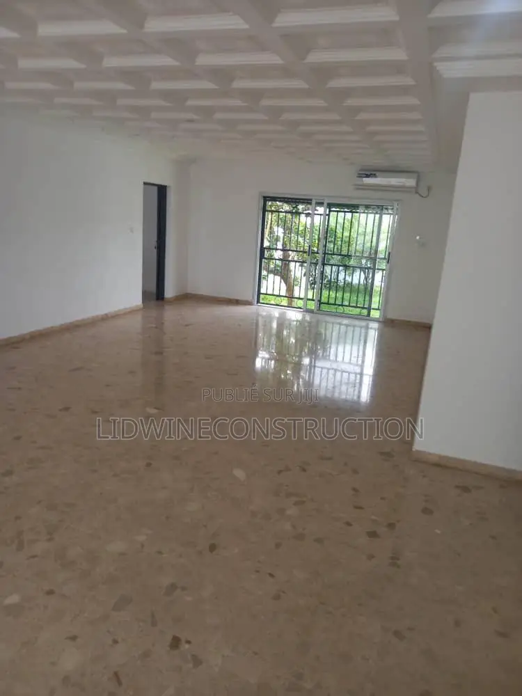 3chbre Villa dans Deux Plateaux à Vendre