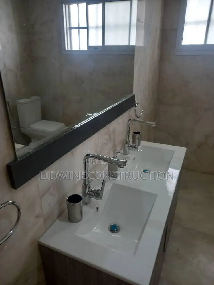 3chbre Villa dans Deux Plateaux à Vendre