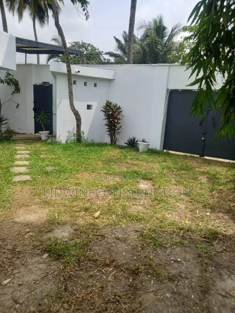 3chbre Villa dans Deux Plateaux à Vendre