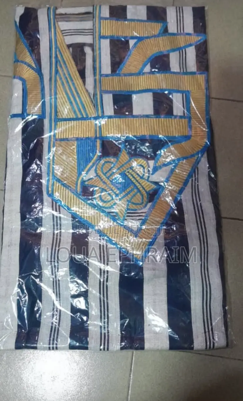 Boubou Et Pagne Traditionnel