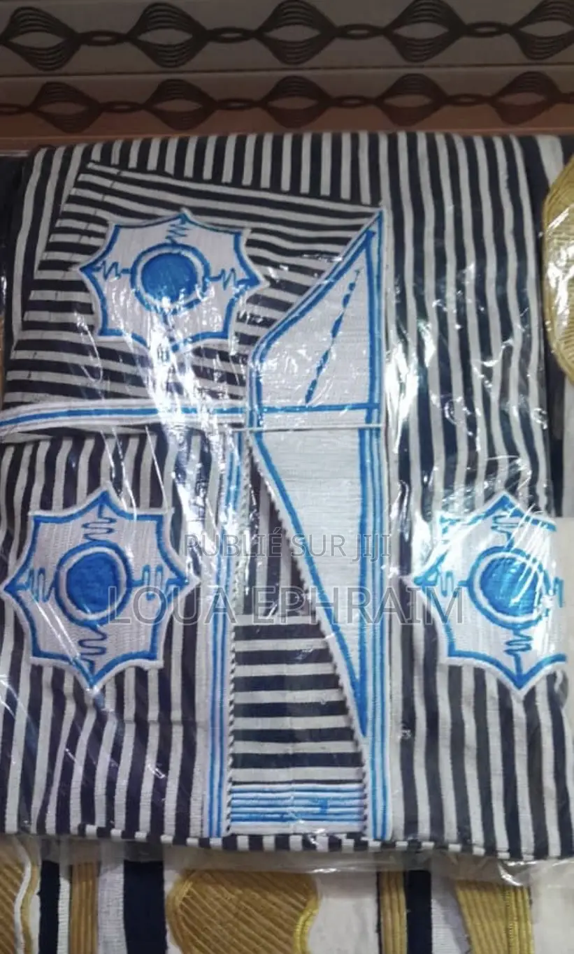 Boubou Et Pagne Traditionnel