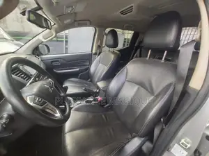 Mitsubishi L200 2024 Gris
