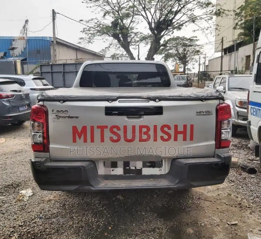 Mitsubishi L200 2024 Gris