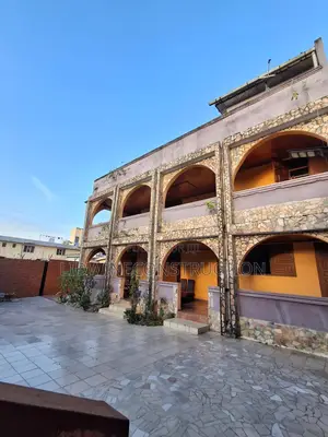 12chbre Duplex dans Cocody à Vendre