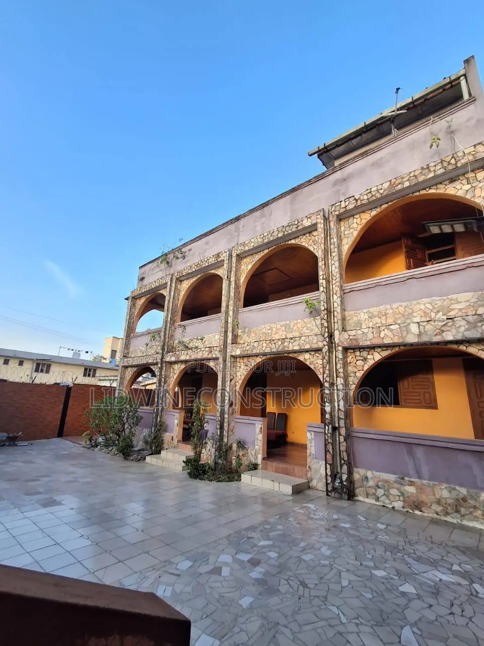 12chbre Duplex dans Cocody à Vendre