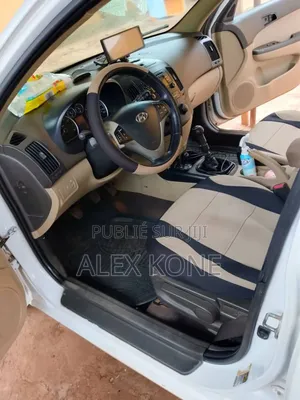 Hyundai Elantra Touring SE 2010 Blanc