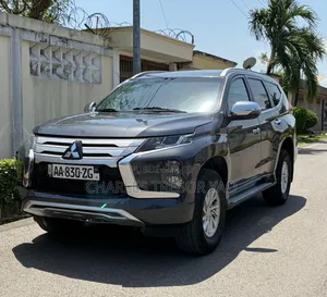 Mitsubishi Montero 2022 Argenté