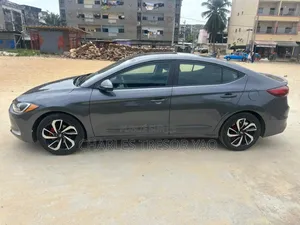Hyundai Elantra Limited Sedan FWD (2.0L 4cyl 6A) 2017 Argenté