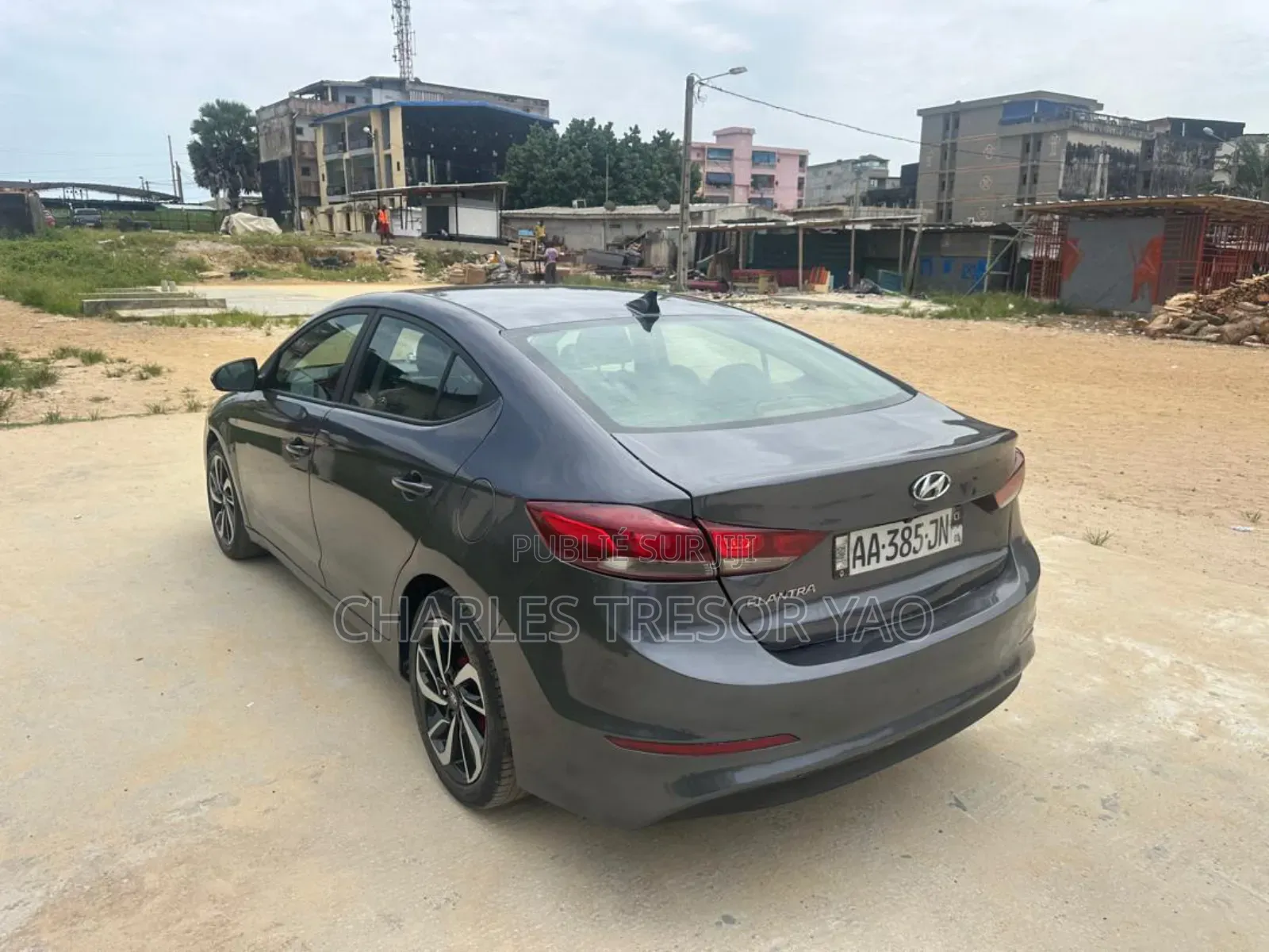 Hyundai Elantra Limited Sedan FWD (2.0L 4cyl 6A) 2017 Argenté