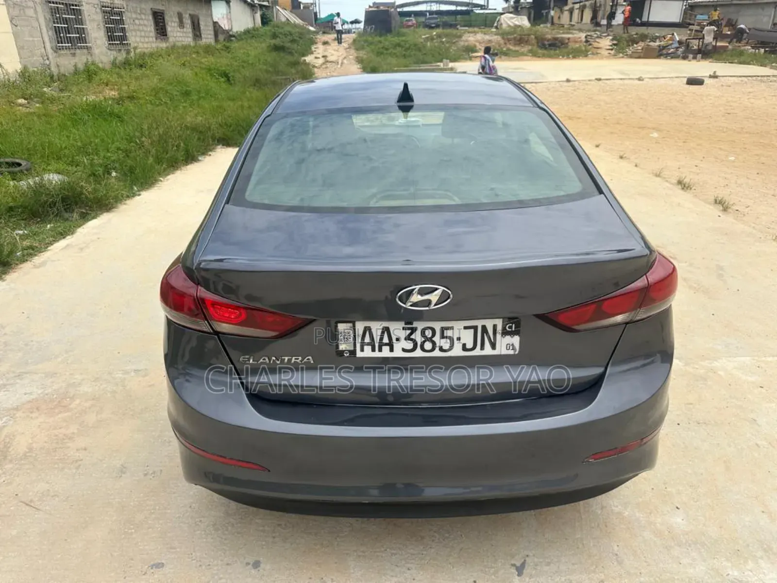 Hyundai Elantra Limited Sedan FWD (2.0L 4cyl 6A) 2017 Argenté