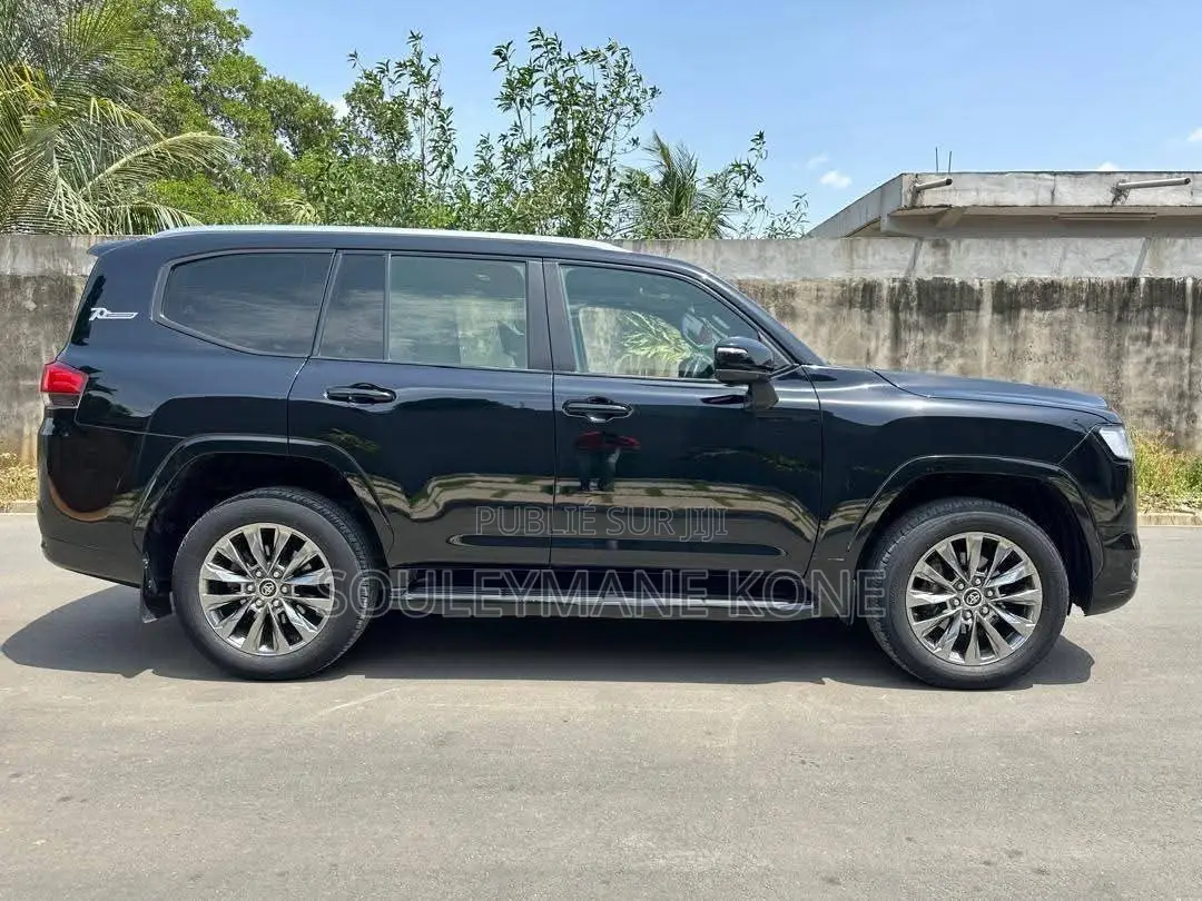 Toyota Land Cruiser 2022 Noir