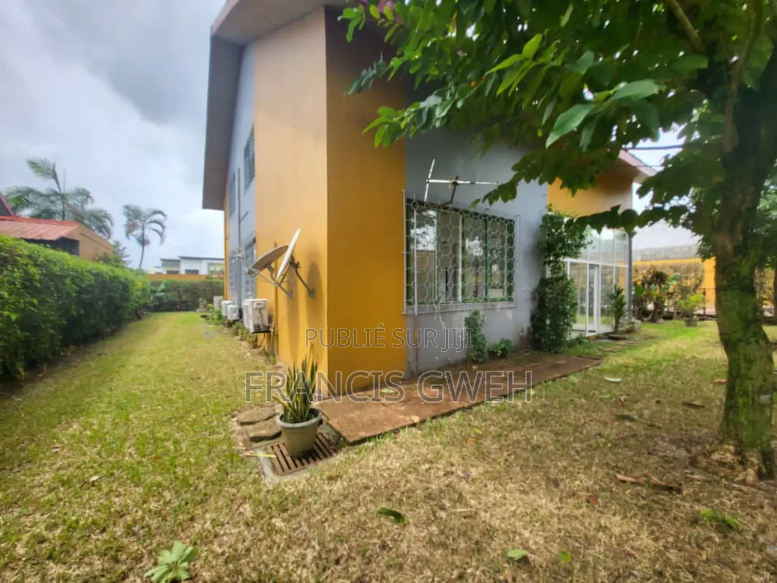 4chbre Duplex dans Francis Gweh, Cocody à Louer