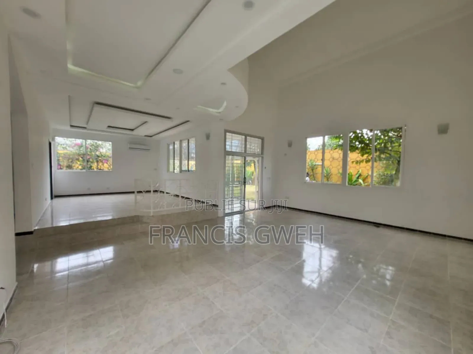 4chbre Duplex dans Francis Gweh, Cocody à Louer